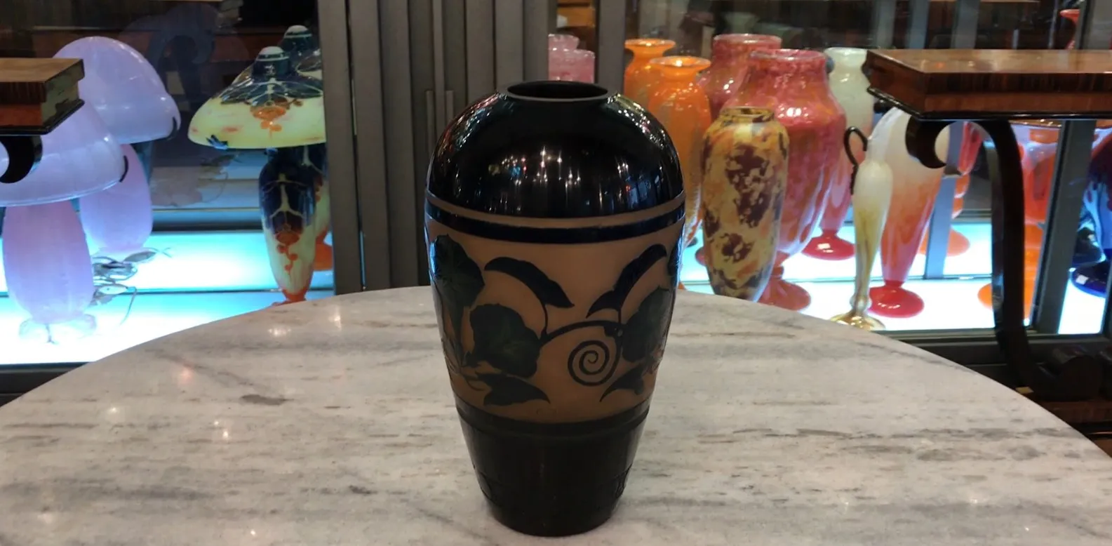 Vetro firmato D'Argental con design decorativo elegante