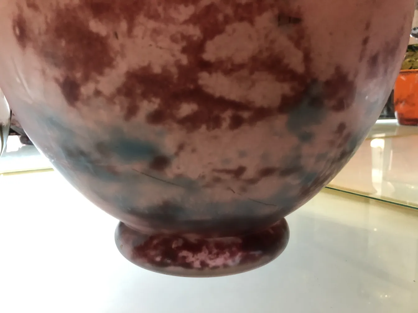 Vidrio antiguo firmado Lorrain en tonos rosa y azul.