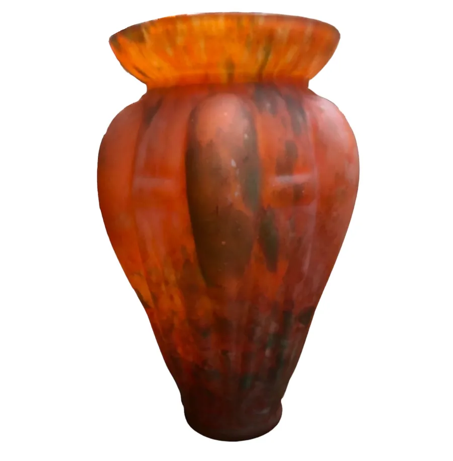vase antique en verre signé lorrain avec des tons orange
