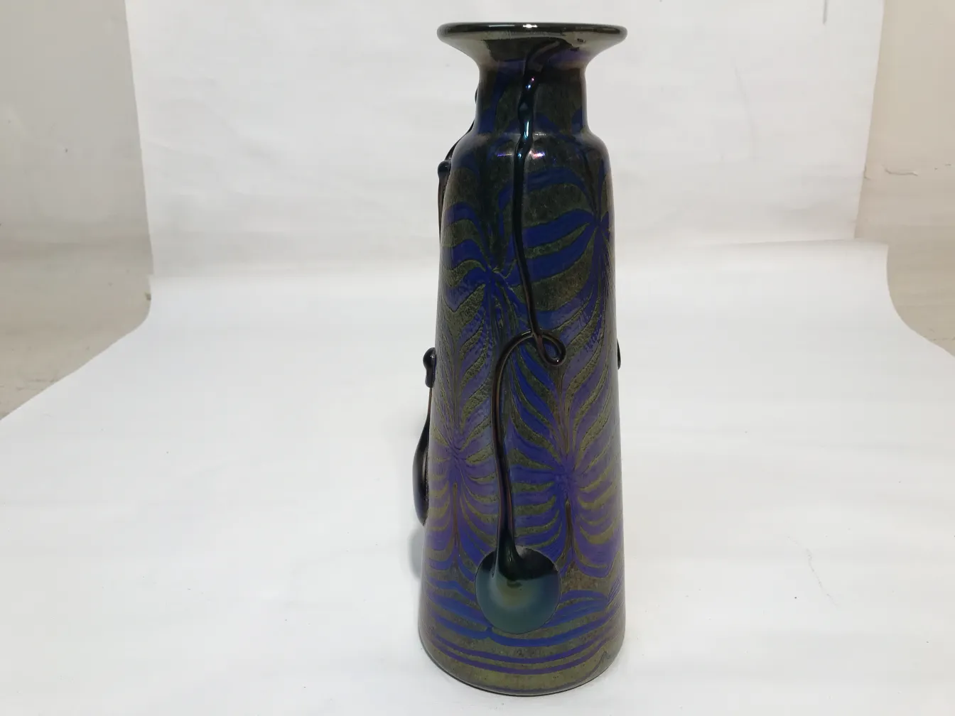 vase antigo de vidro assinado loetz com design azul