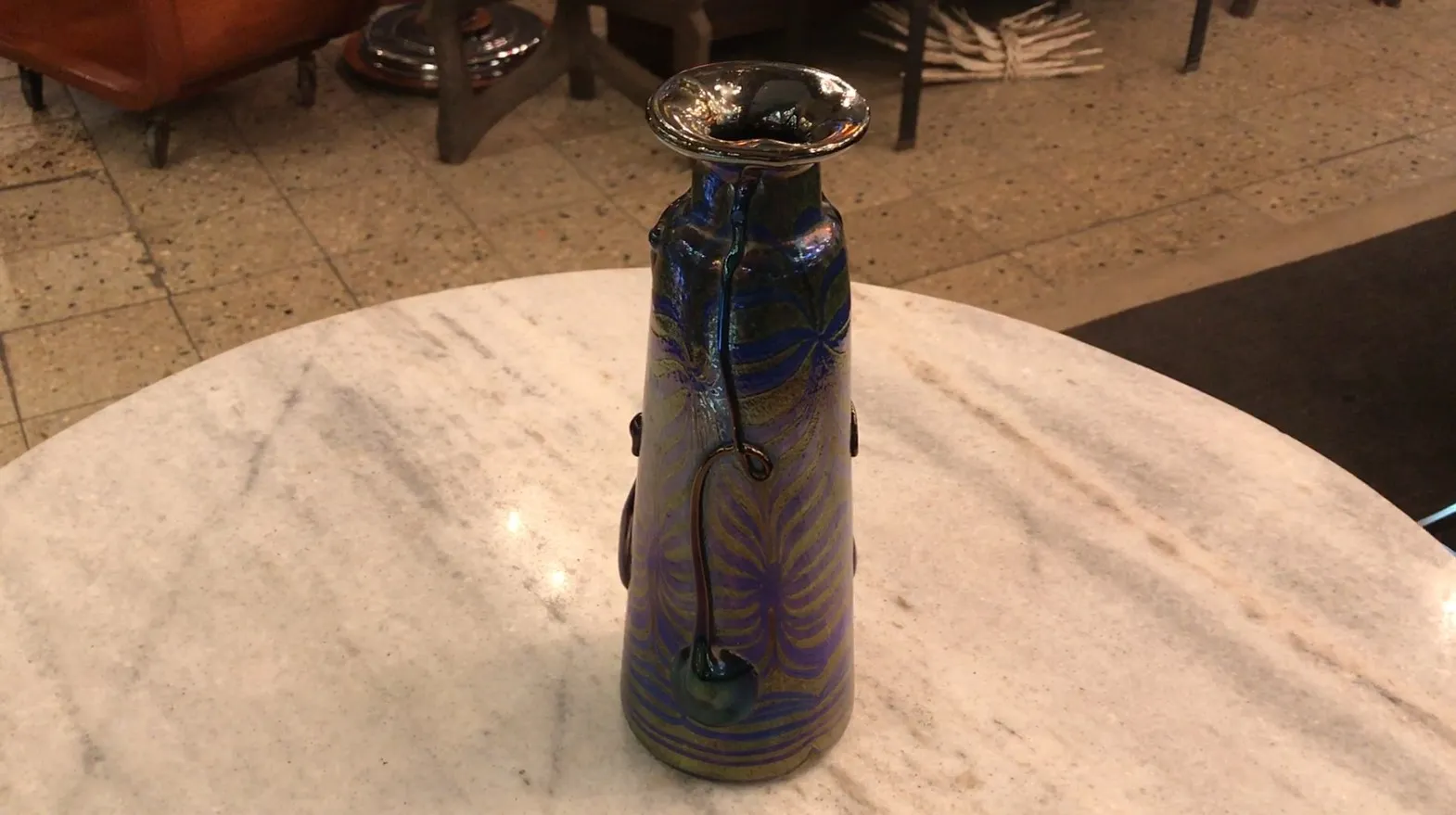 Signiertes Glas Loetz mit blauen und goldenen Verzierungen