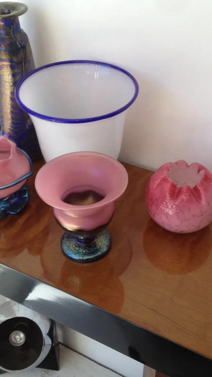 Vasi antichi in vetro firmato Loetz con dettagli decorativi