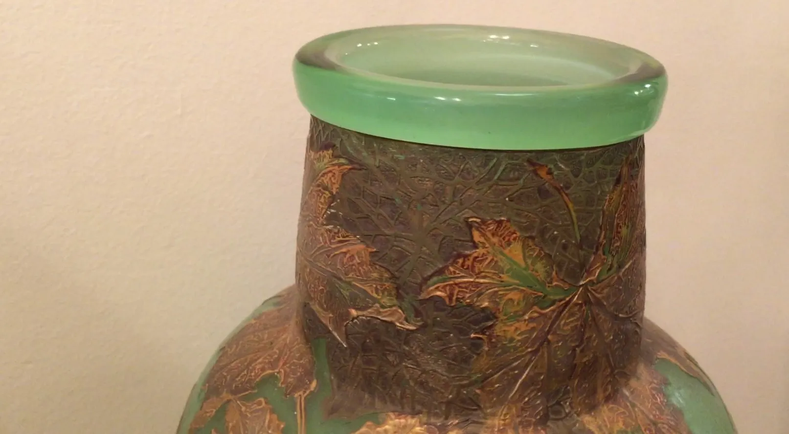 Vetro firmato LEGRAS con design di foglie, antiquariato