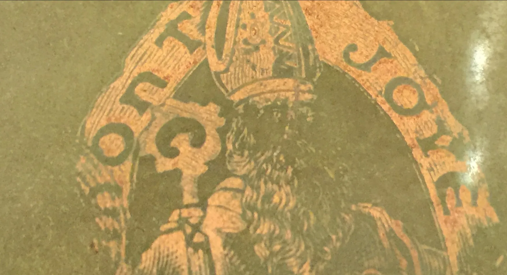 Verre signé LEGRAS ancien montrant des détails artistiques