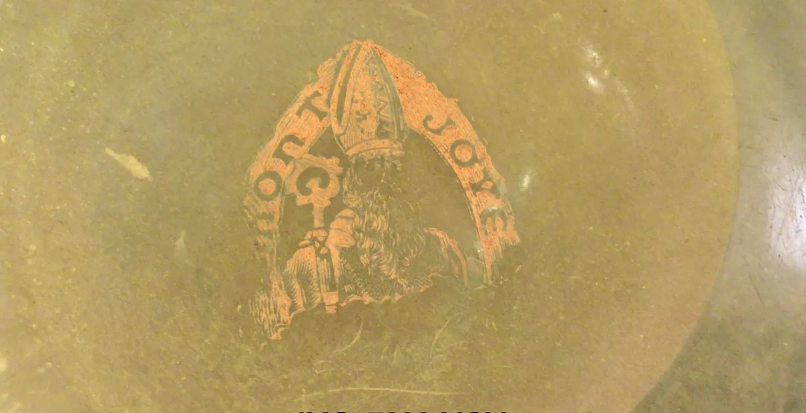 Vidrio firmado LEGRAS con un diseño decorativo antiguo