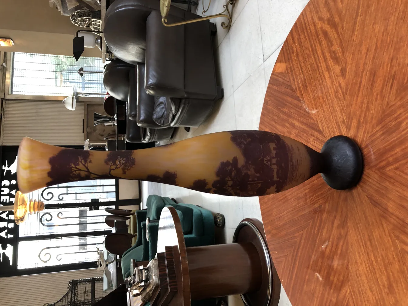 Vaso di vetro antico firmato da Richard con motivi naturali