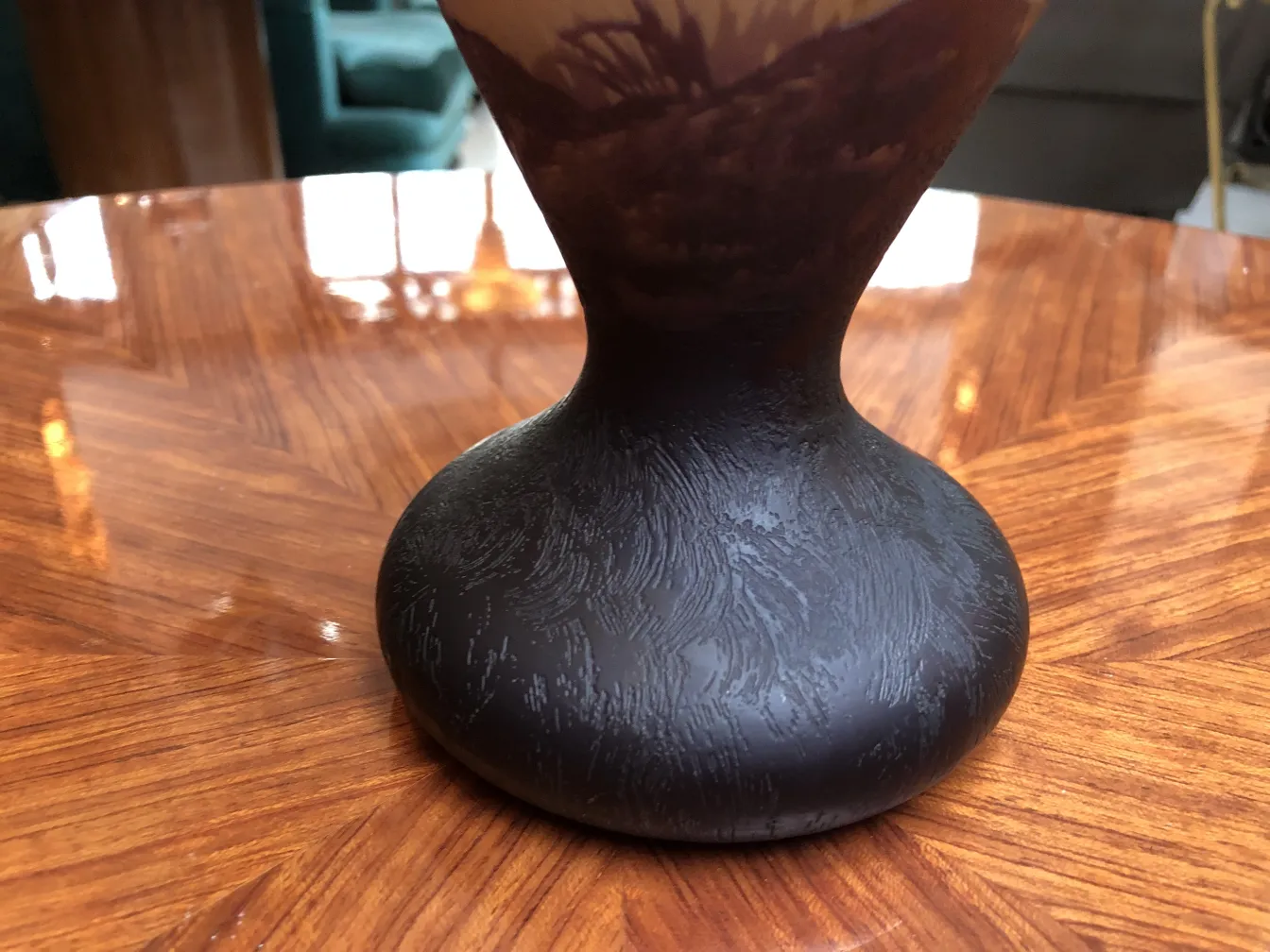 verre signé par Richard dans un cadre chaleureux