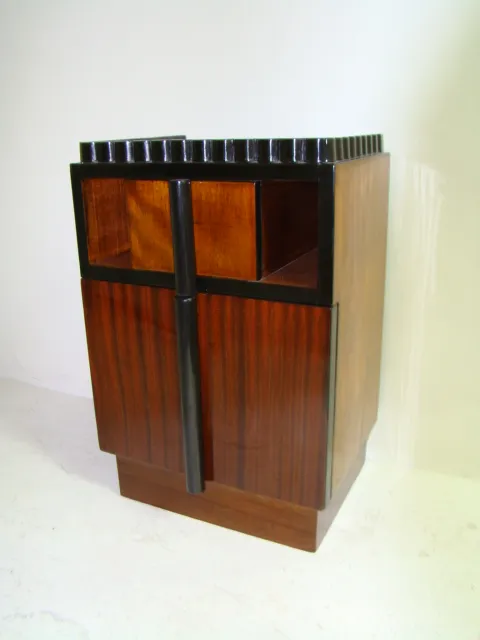 criador-mudo antigo com dois compartimentos e acabamento brilhante