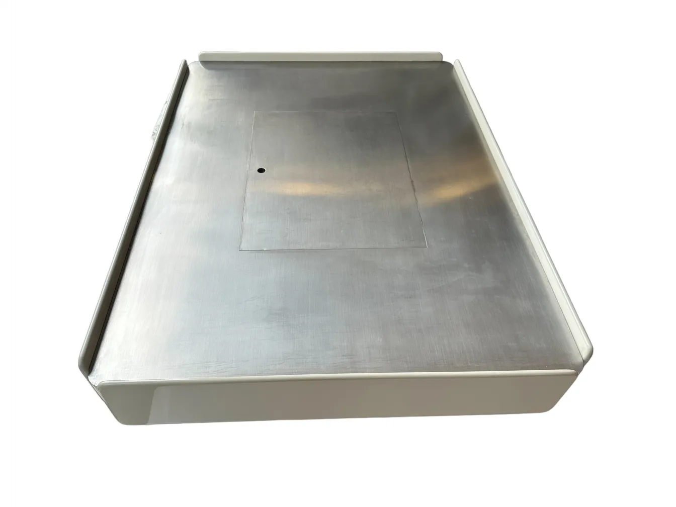 antiker Couchtisch in Metallfarbe mit klassischem Rand