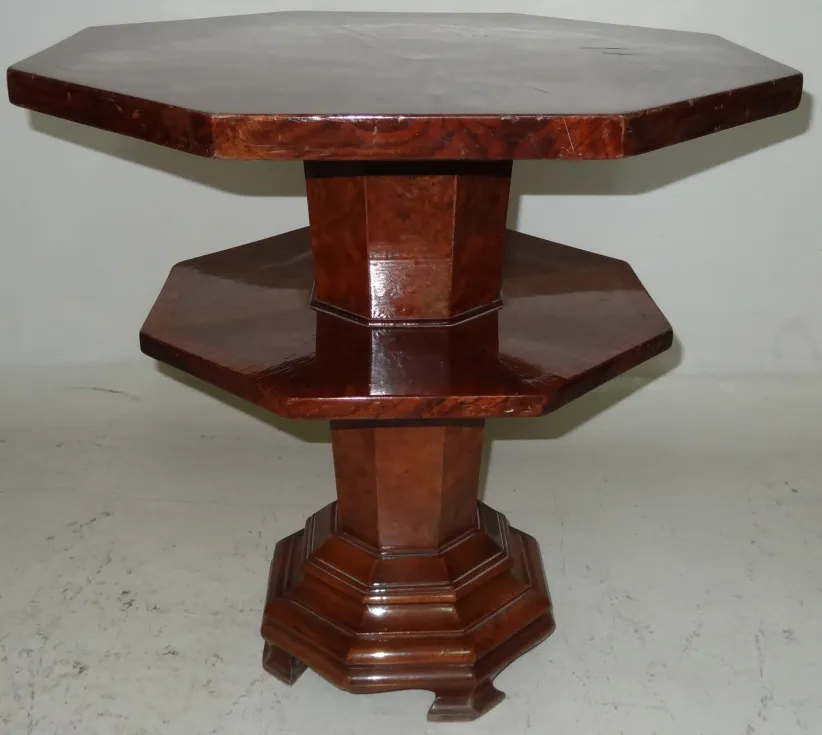 petite table octogonale antique avec deux niveaux sur socle
