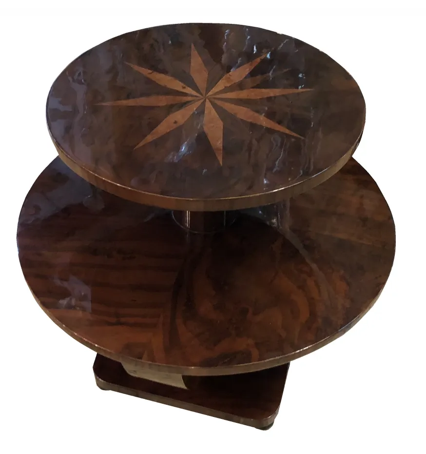 tavolino antico di forma rotonda con design centrale