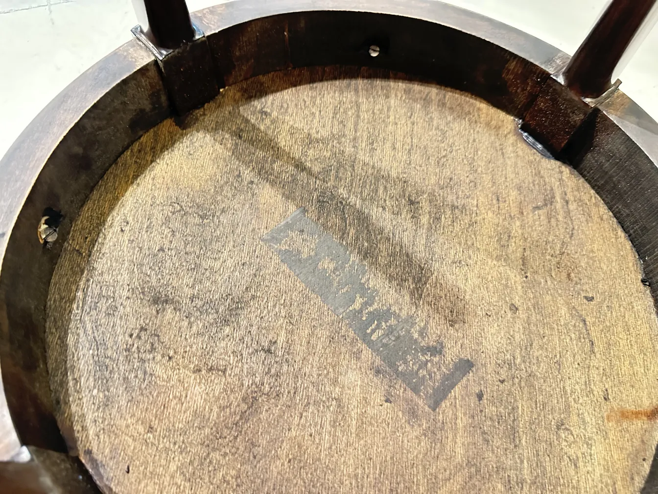 Detalhes em uma mesinha antiga com textura