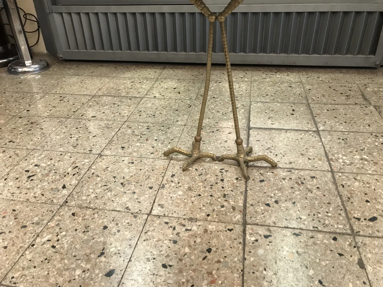 古董桌子底座设计独特，梅雷特·伊丽莎白·奥本海姆