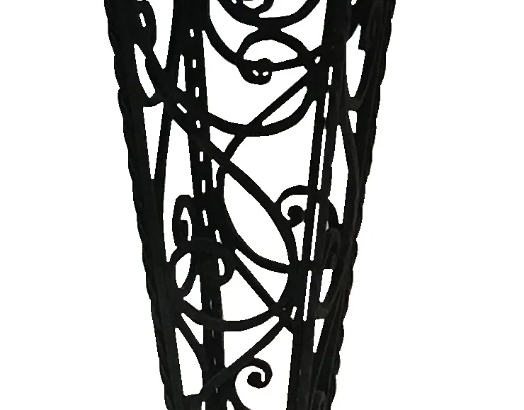 تفاصيل عن طاولات صغيرة قديمة بتصميم زخرفي