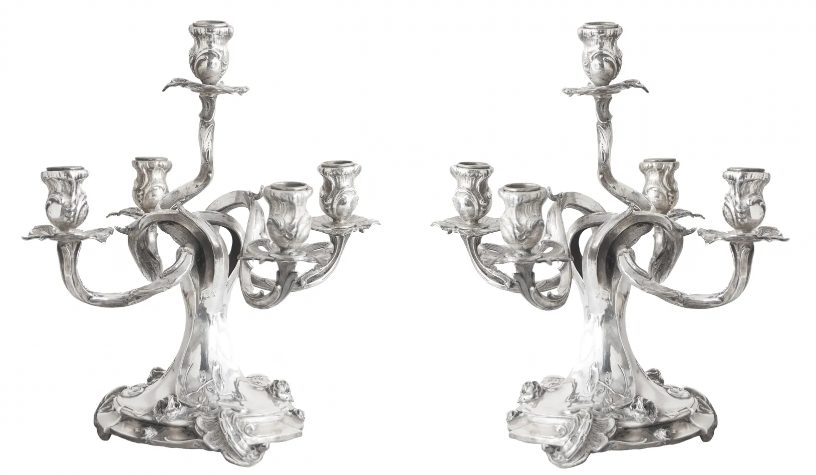 coppia di candelabri antichi in stile art nouveau con dettagli decorativi