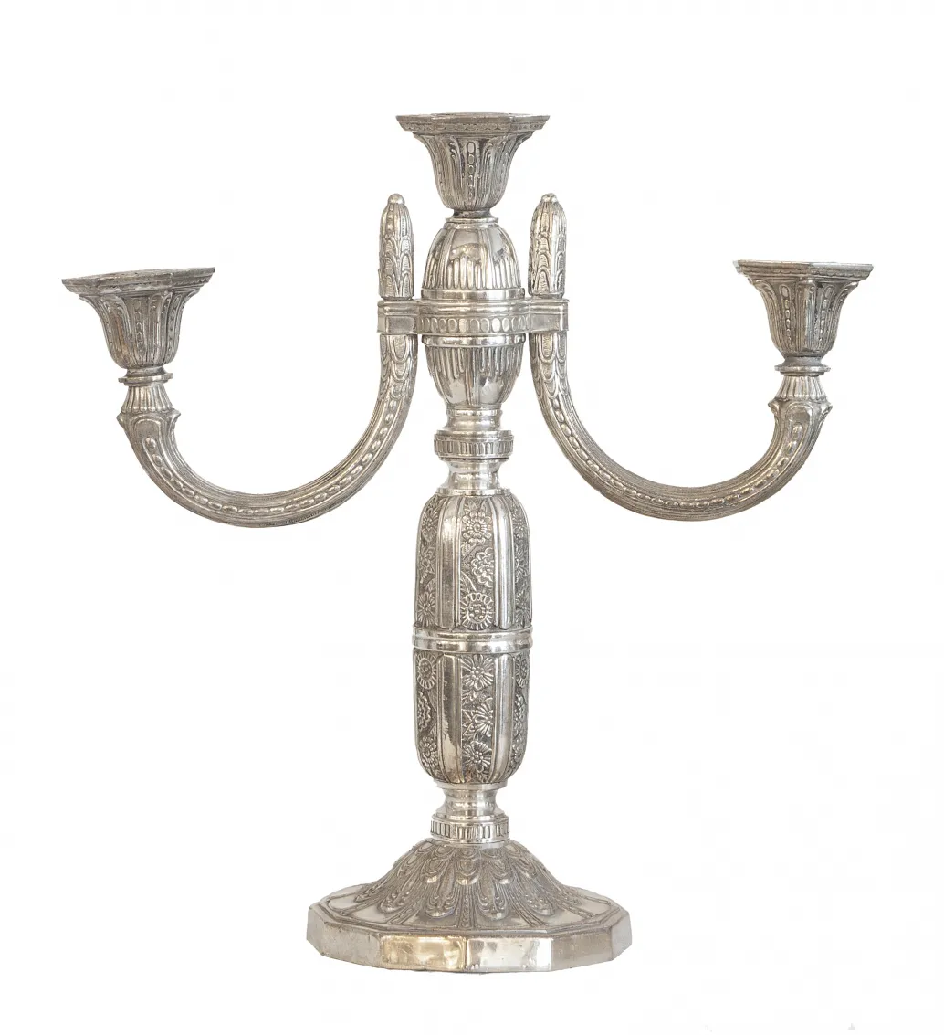 Два антикварных подсвечника с тремя декоративными руками