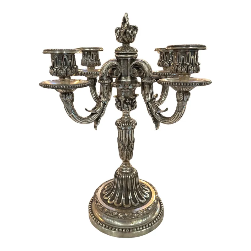 candelabros antiguos con cinco brazos, detallados y elegantes