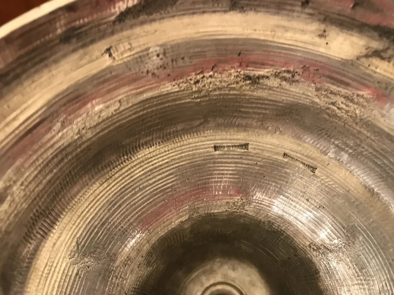 अंतर्गत दृश्य दो प्राचीन कैंडेलब्रा के साथ आर्ट नुवो विवरण