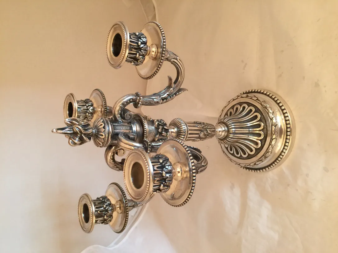2 candelabres anciens art nouveau avec détails ornementaux