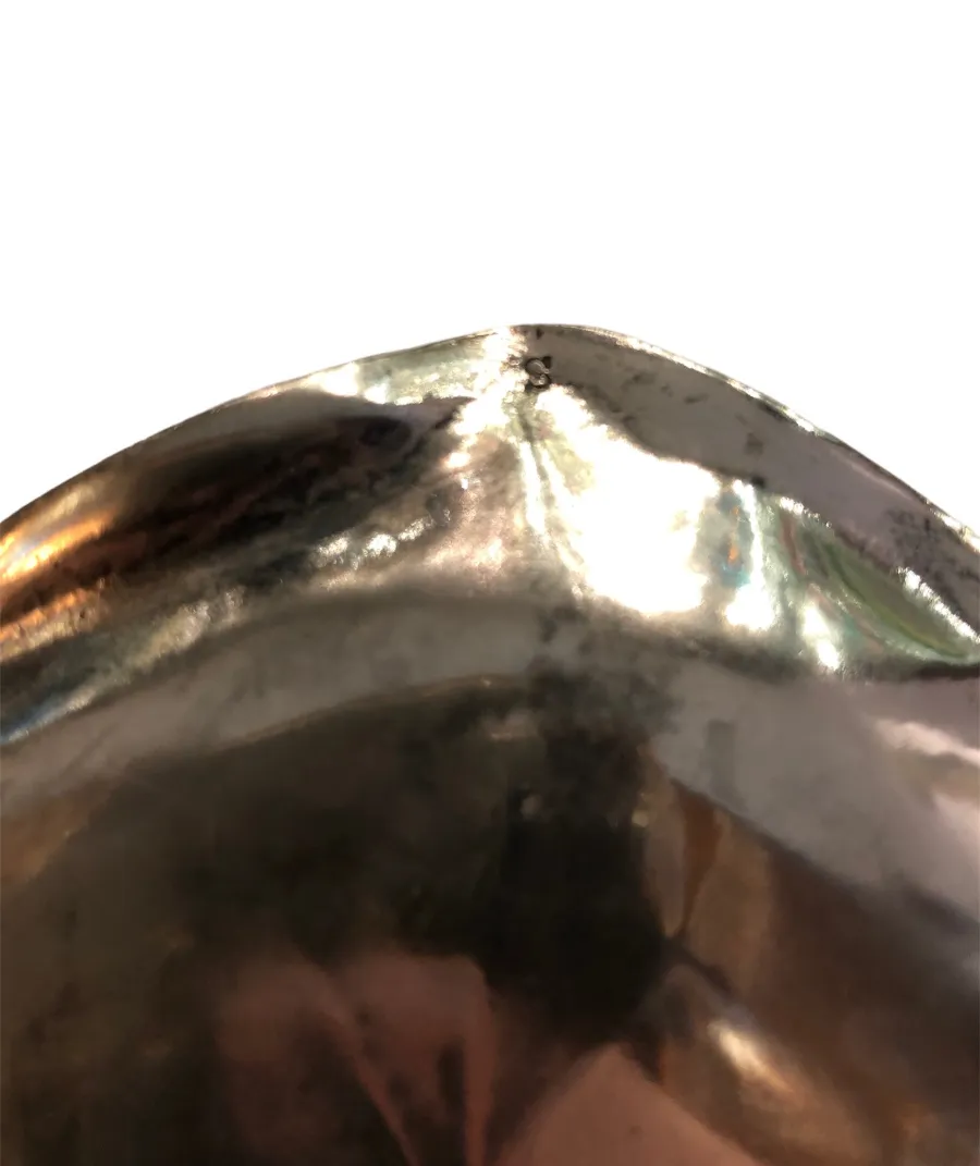 古いアールヌーボー燭台、光沢のあるディテールと優雅な形状