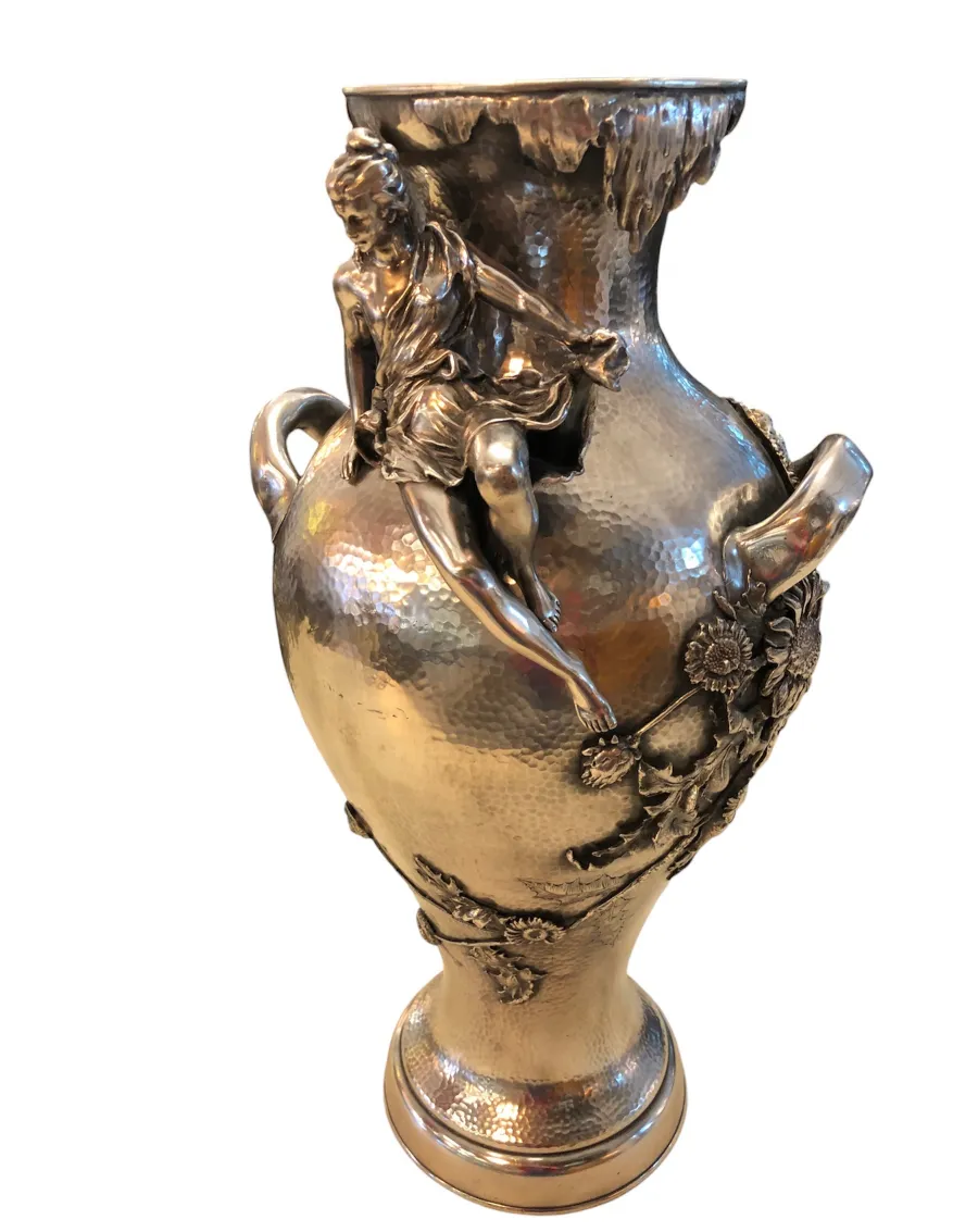 2 vasi antichi in stile Art Nouveau decorativi con figura femminile seduta