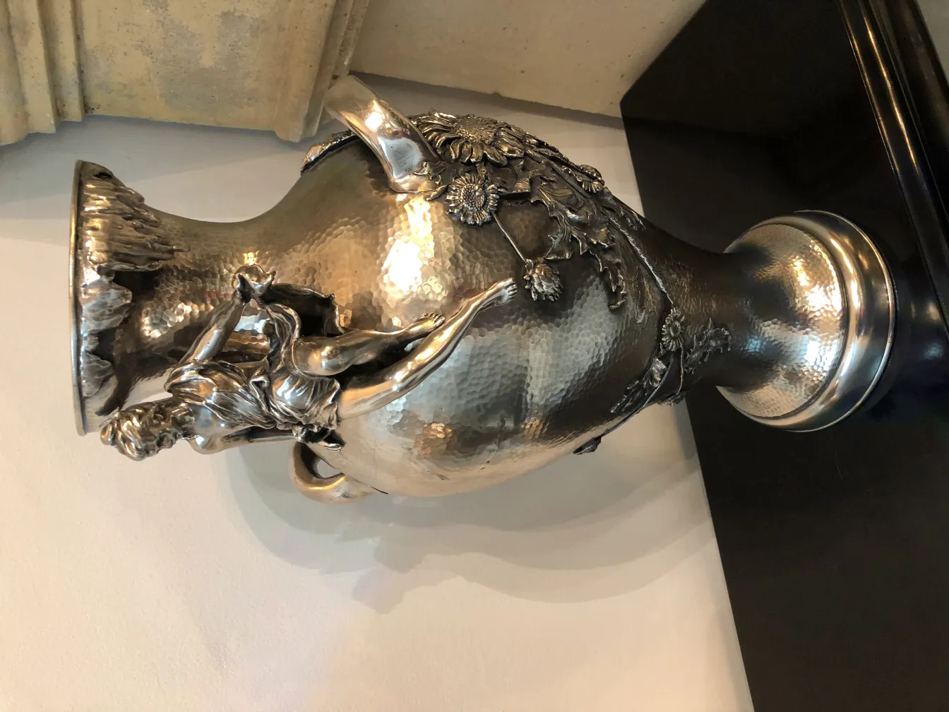 2 vasi antichi con dettagli decorativi, art nouveau