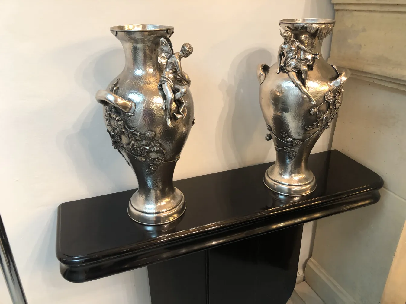 dos floreros antiguos art nouveau en pedestal negro