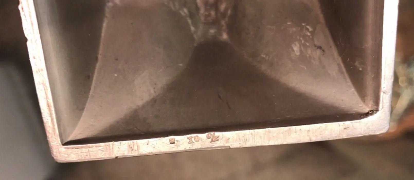 两个古董花瓶，Art Nouveau风格，方形底座