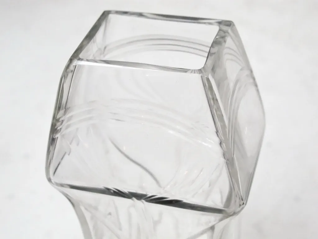 Deux vases anciens avec un design art nouveau, décoratifs et élégants.