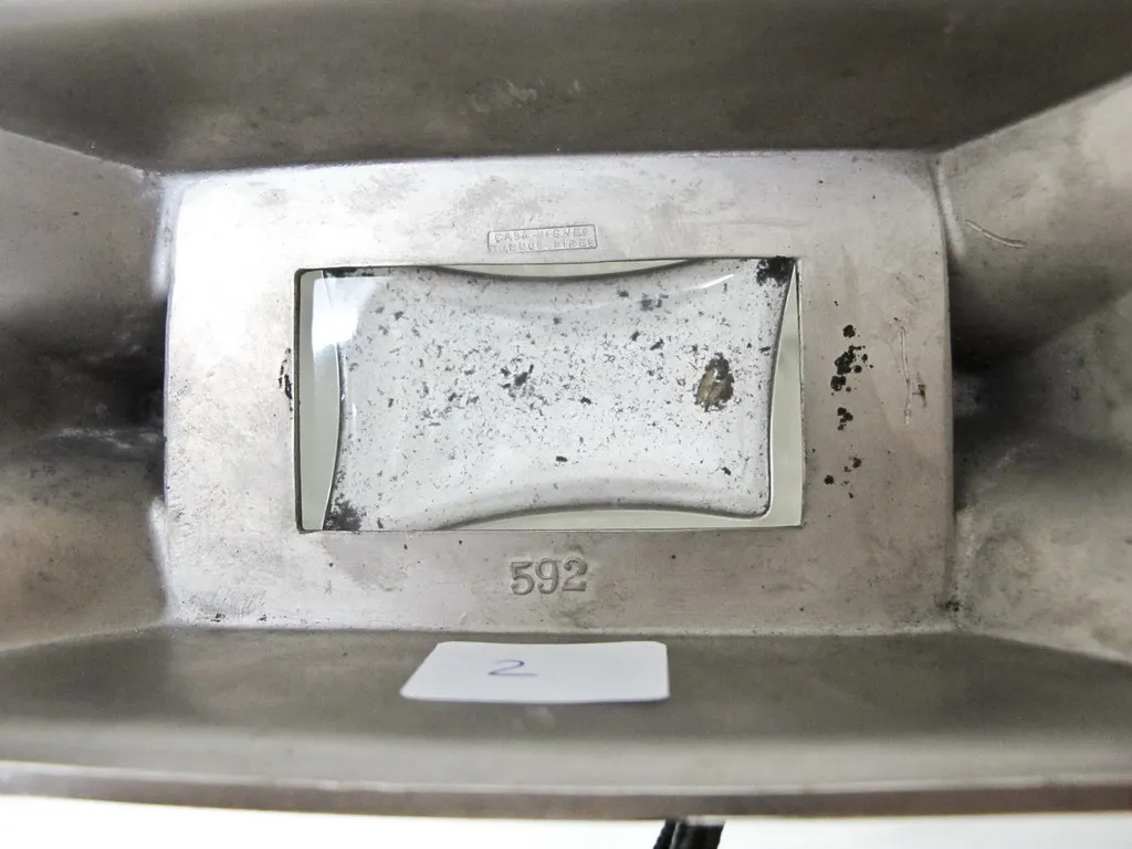 2个古董花瓶 Art Nouveau 在装饰环境中的图像