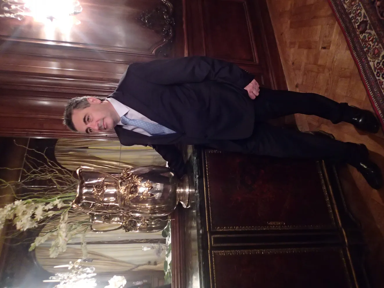 아르누보 디자인의 고대 꽃병 2개, 장식 요소.