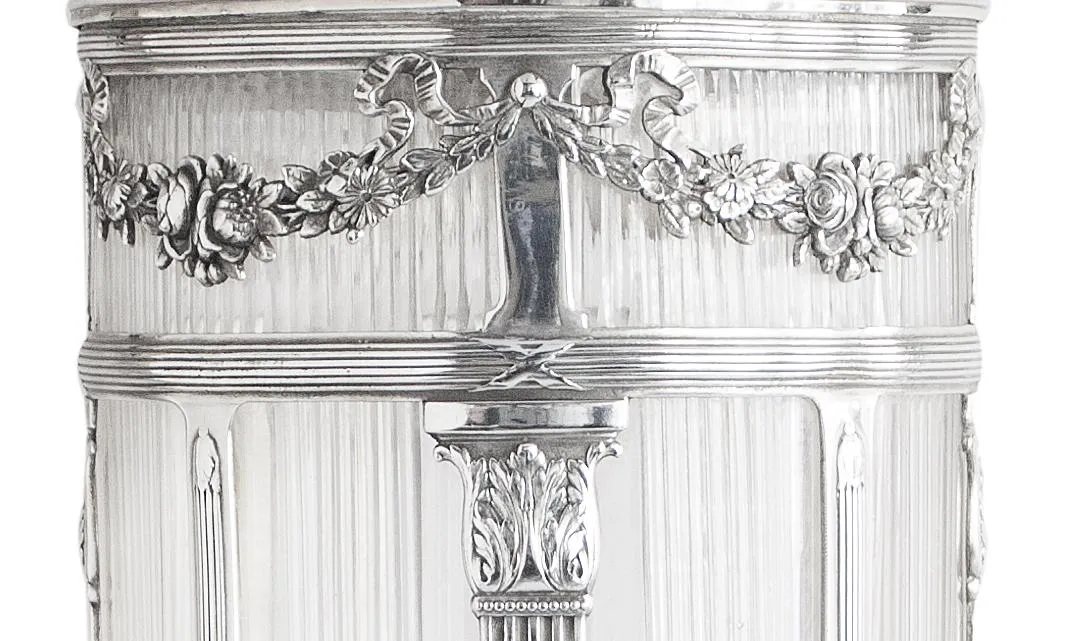 2个古董花瓶装饰着花卉设计 art nouveau