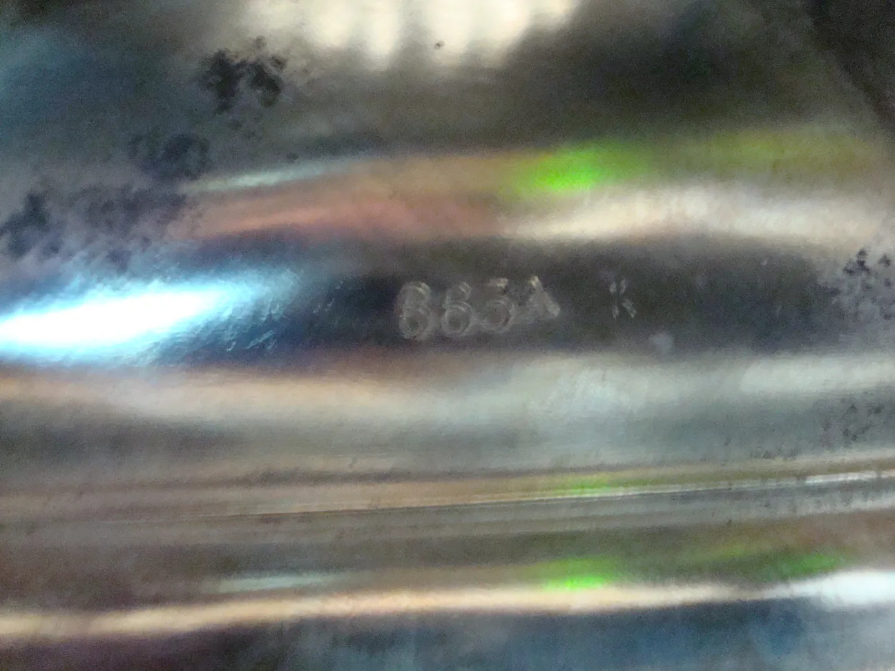 zwei antike Blumenvasen Art Nouveau mit eleganter Dekoration