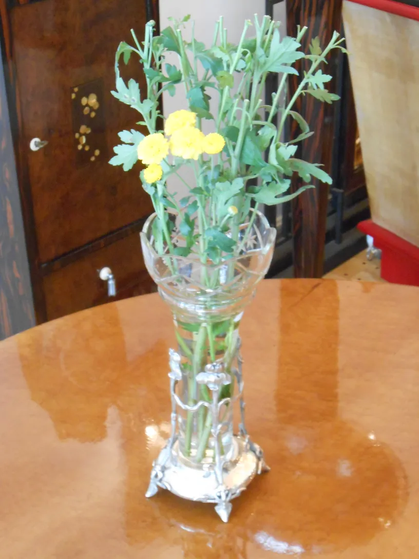 dos floreros antiguos decorativos art nouveau con flores amarillas