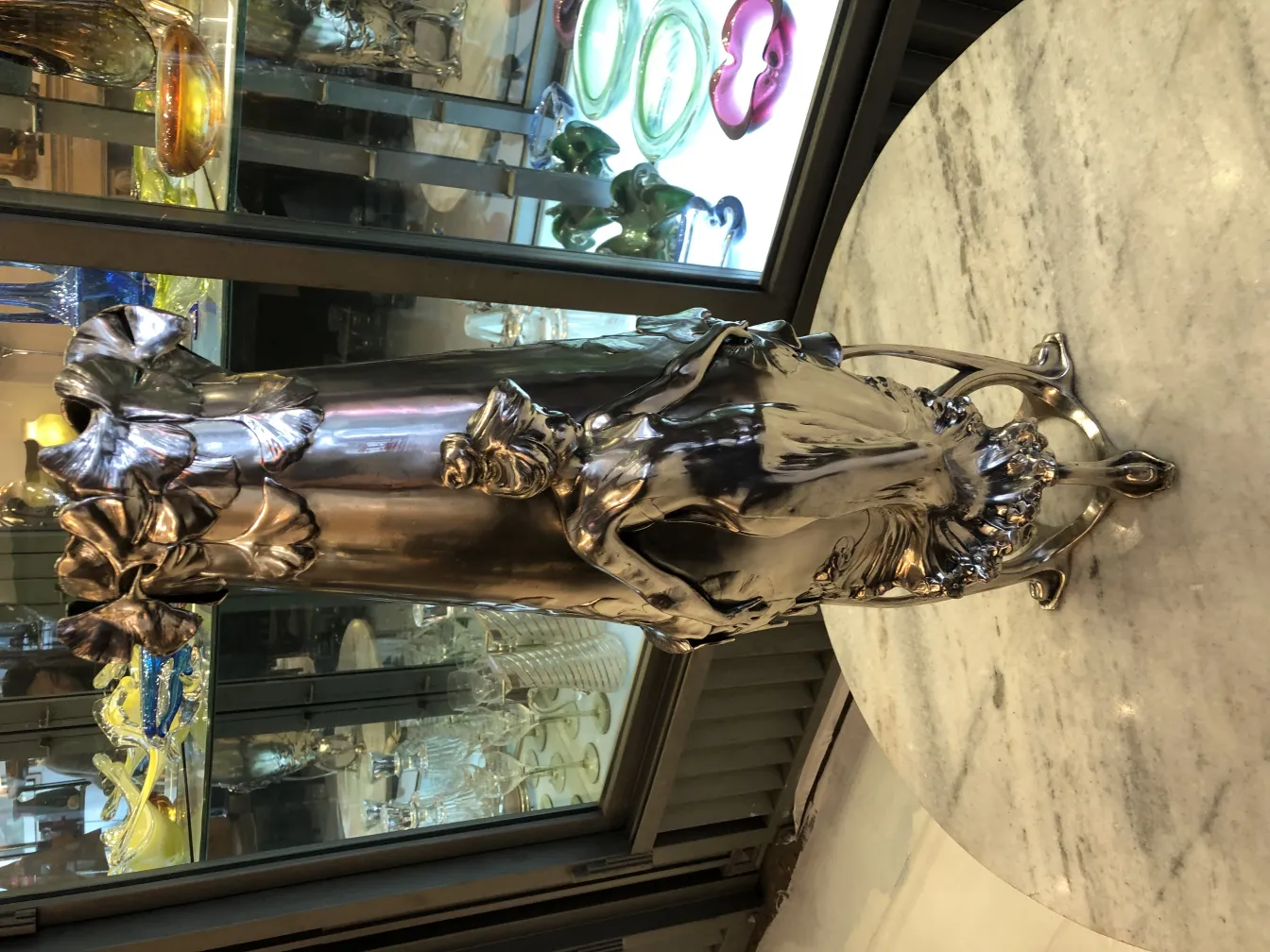 antike art nouveau vase mit blumen, glänzend