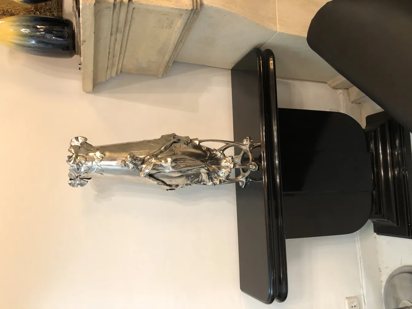 antike vase mit stilisierter form