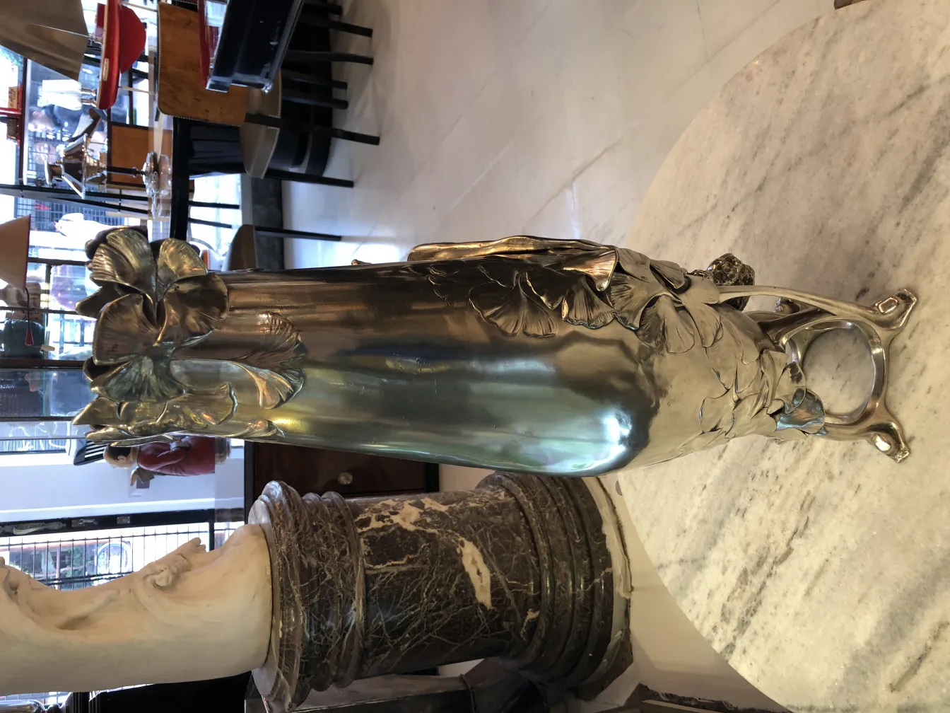 古代花瓶、花の細部、アールヌーボースタイル