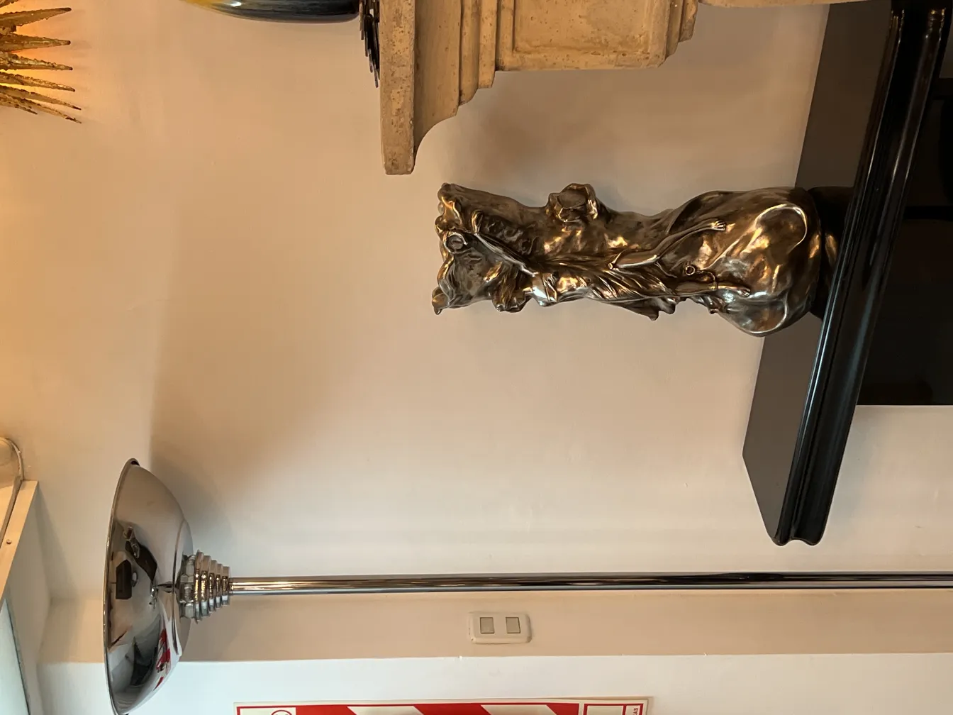 antike vase im art nouveau stil mit geschwungenen details