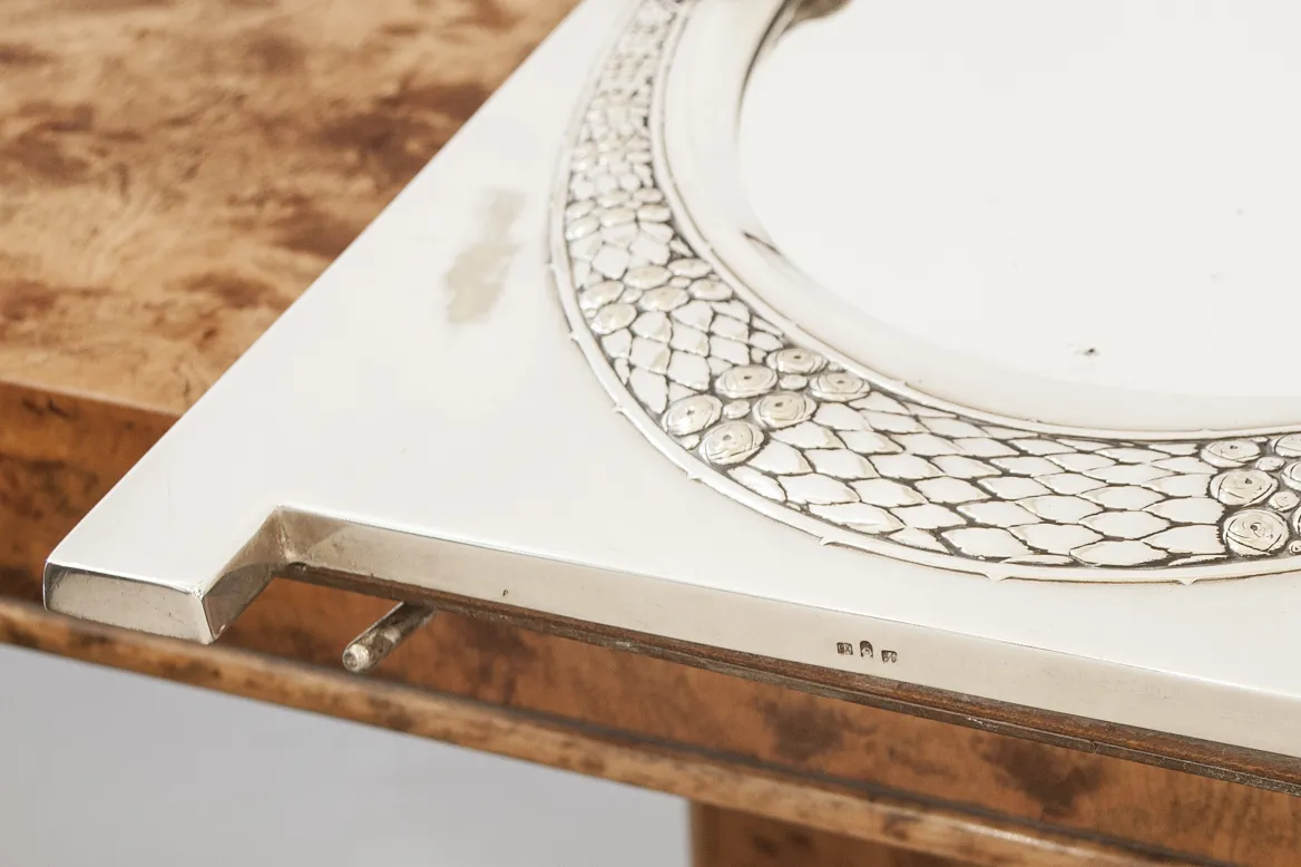 espejo antigo com design art nouveau, decorativo e elegante.