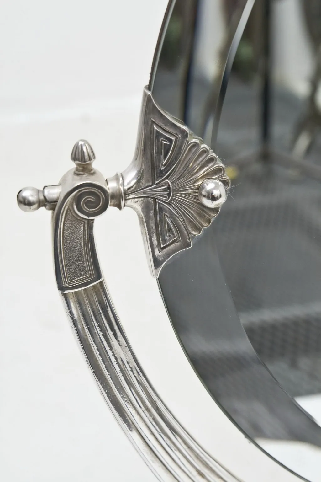 miroir ancien avec détails art nouveau