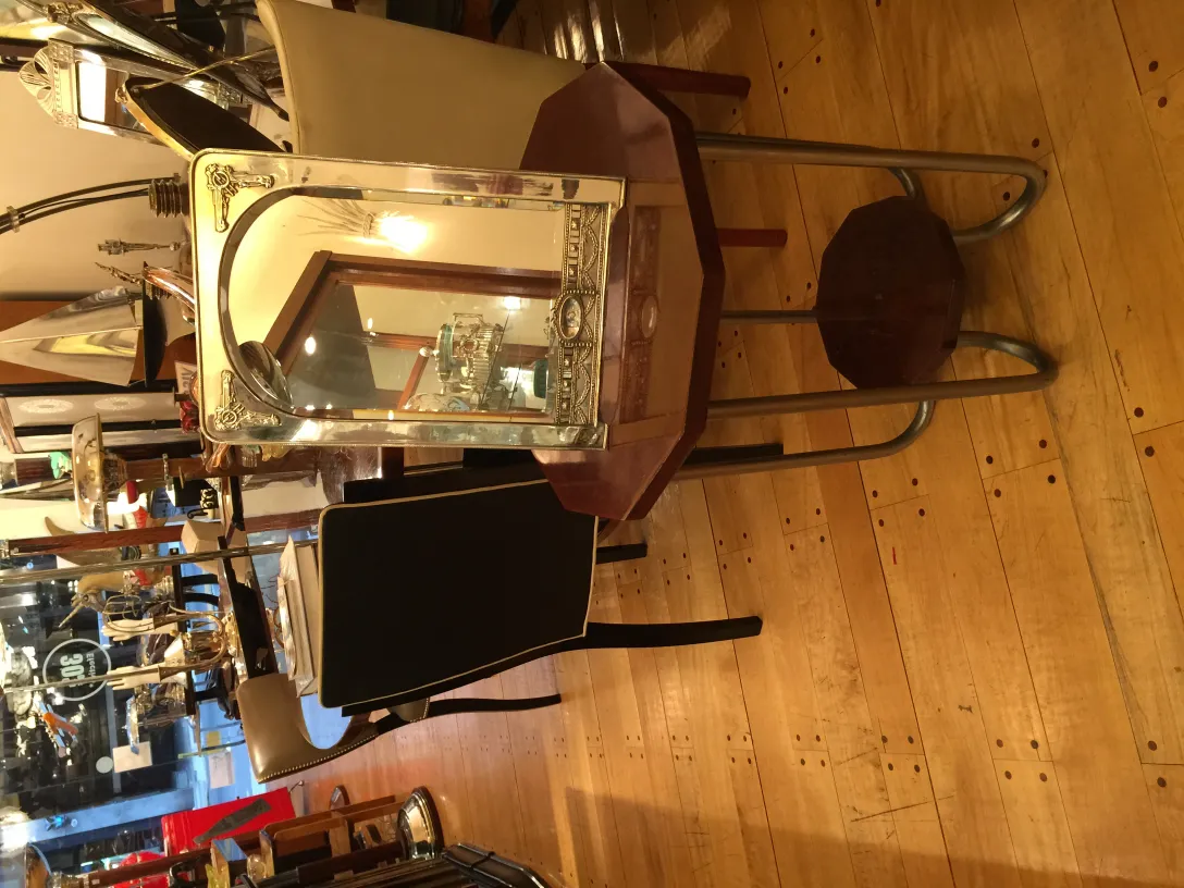 espelho antigo decorativo com moldura ornamentada