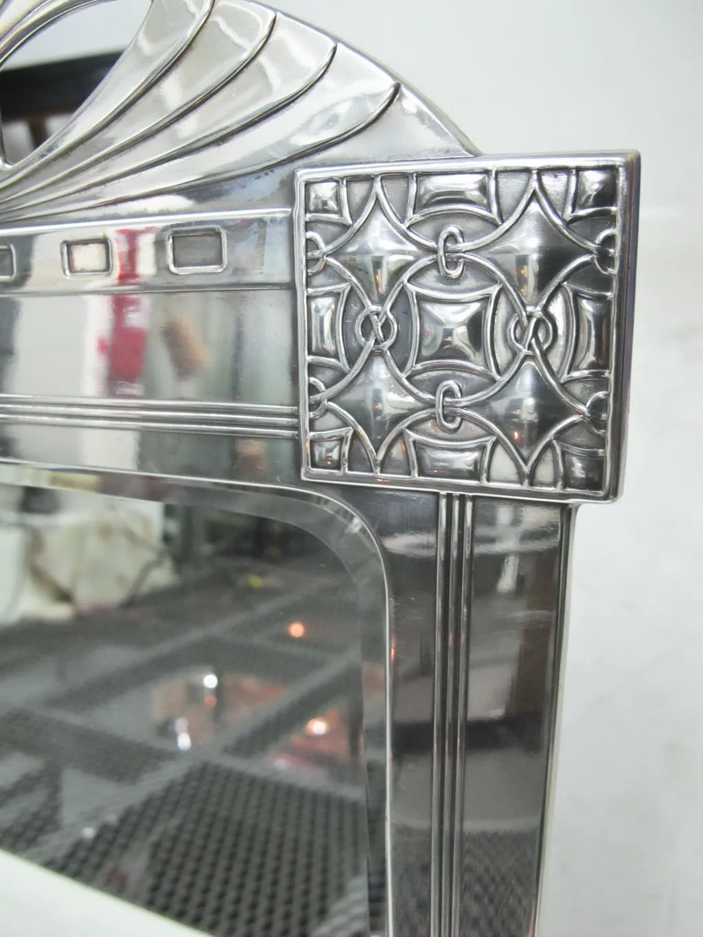 miroir ancien décoratif avec un design art nouveau