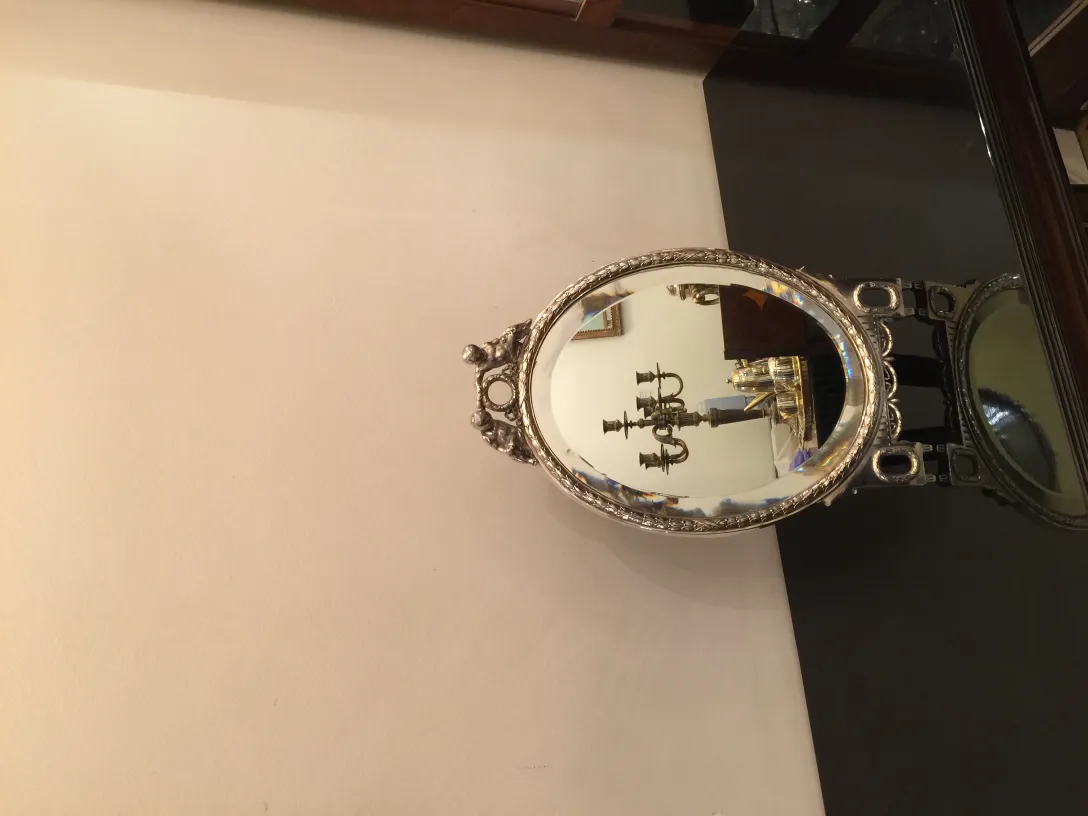 miroir ancien avec cadre décoratif détaillé