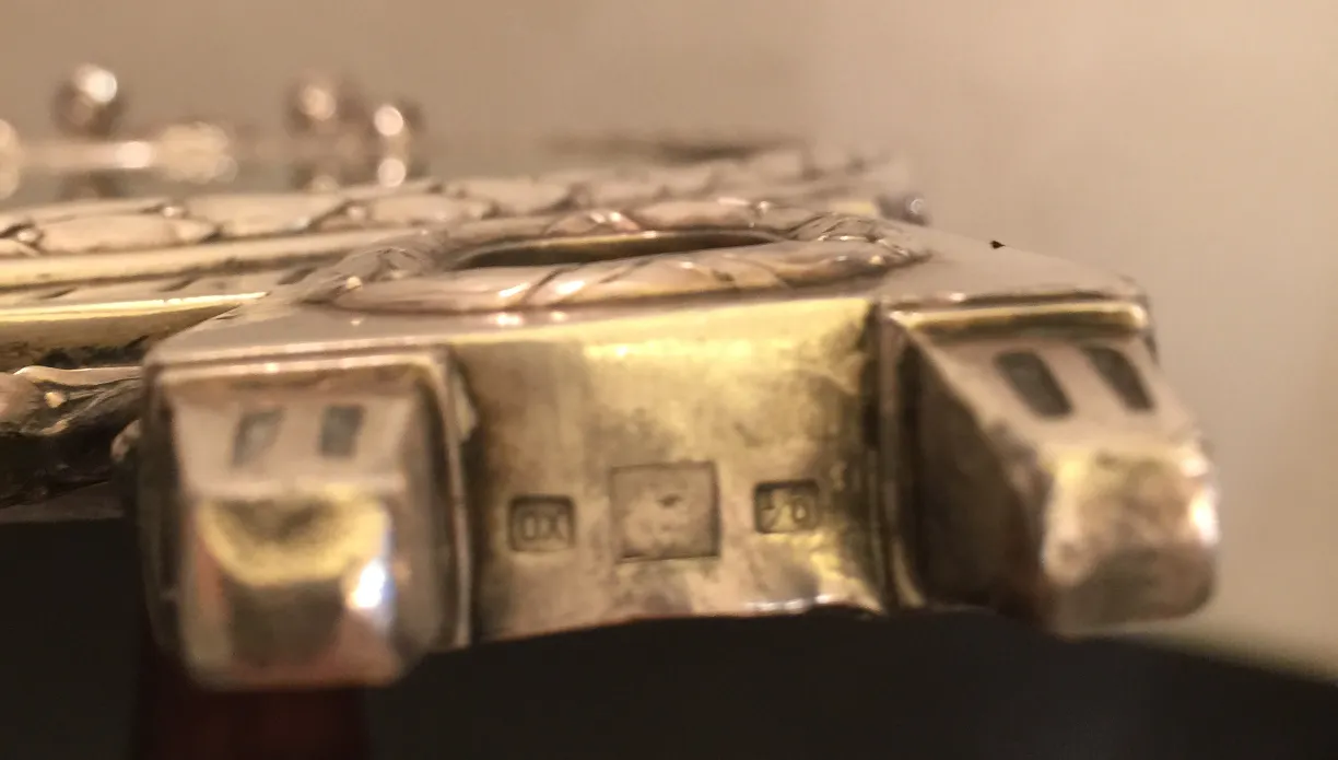 古董镜子，装饰细节与艺术新潮风格