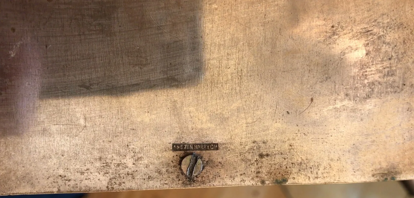 Espejo antiguo de maquillaje con detalles Art Nouveau