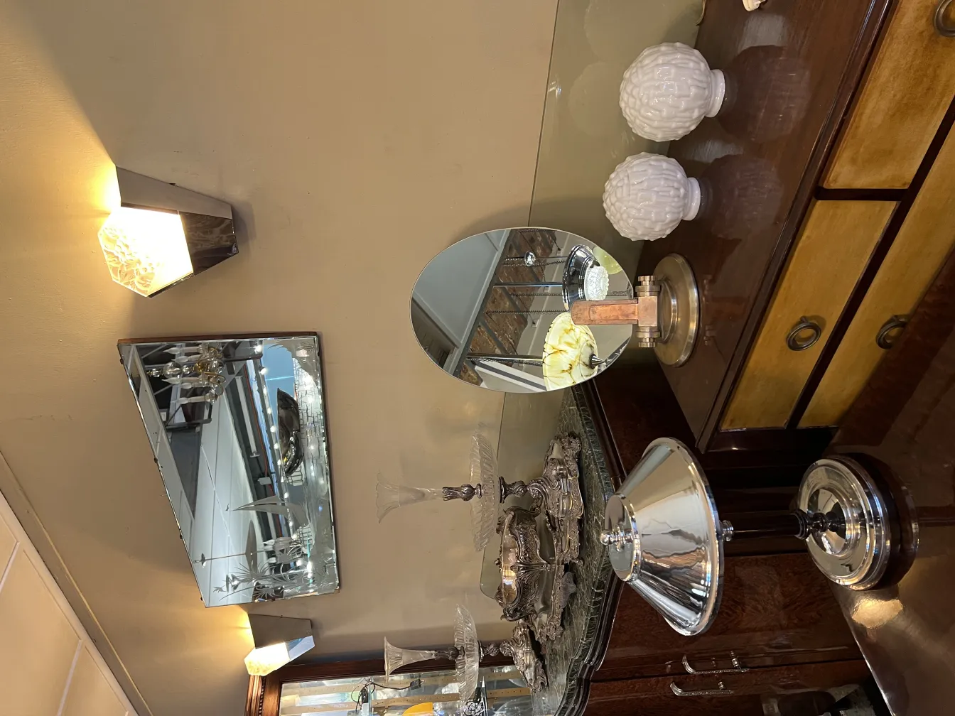 Specchio rotondo antico con cornice elegante