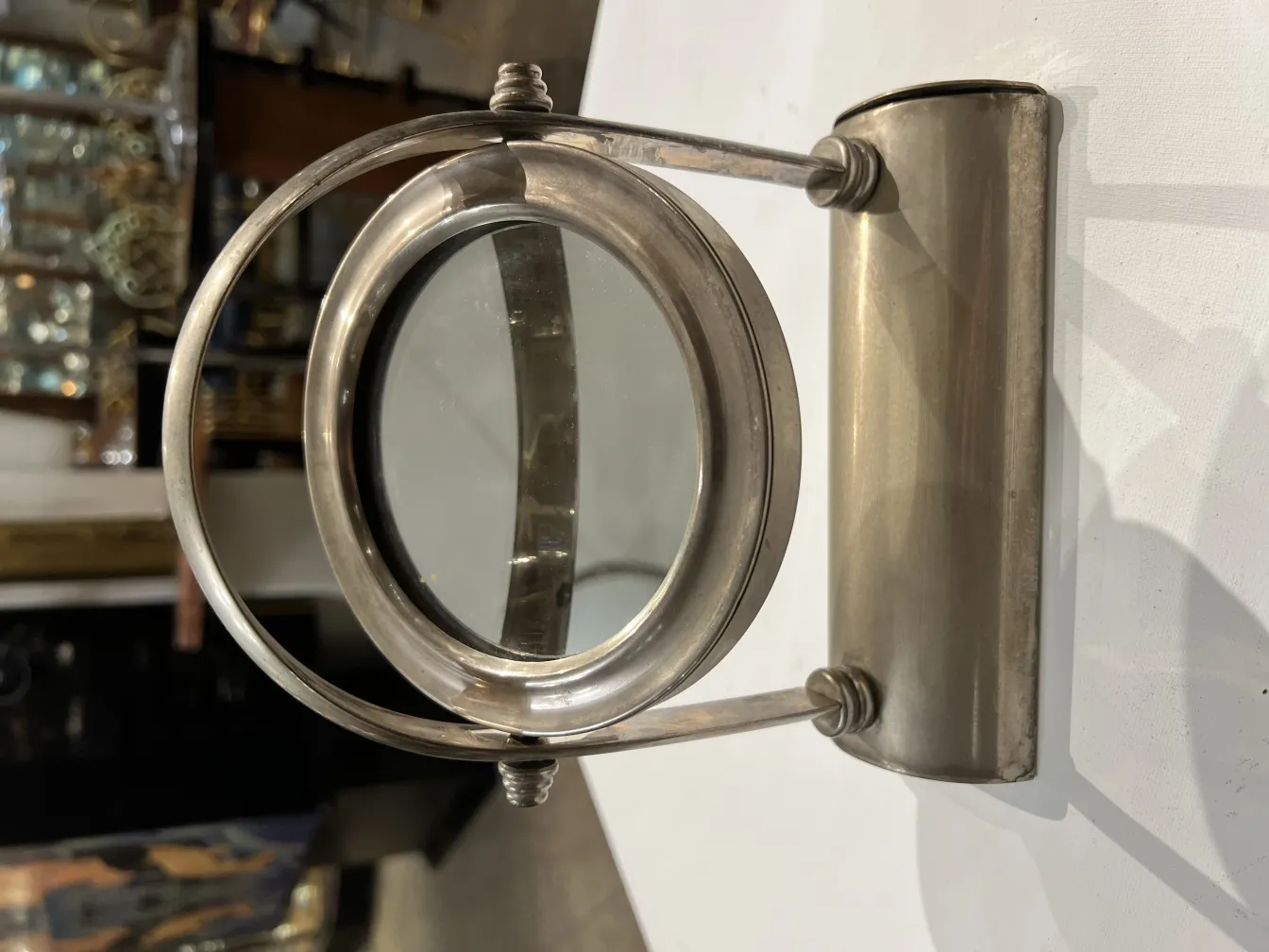 espejo antiguo con soporte de estilo antiguo