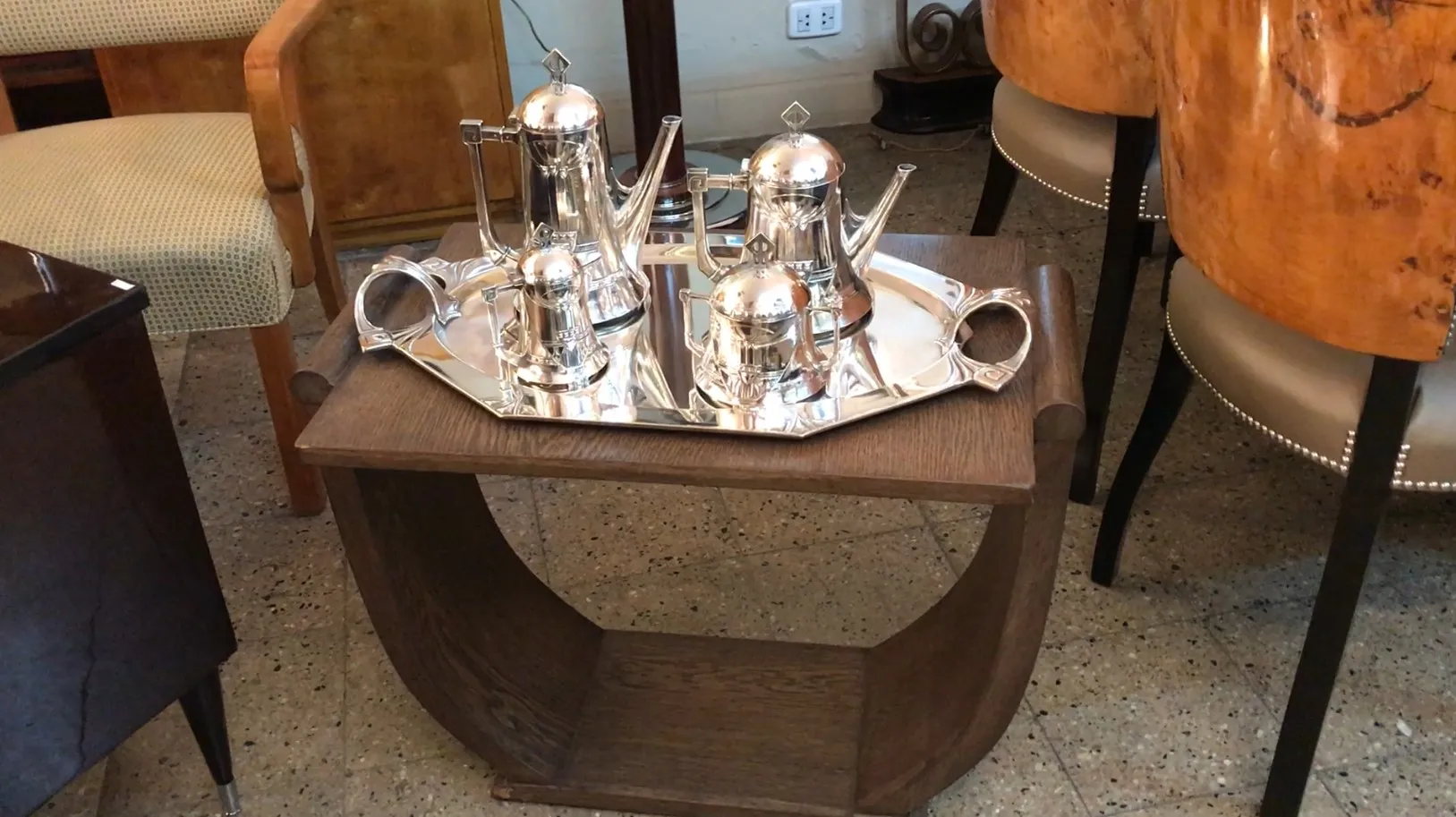 juego de té antiguo WMF sobre una mesa de madera