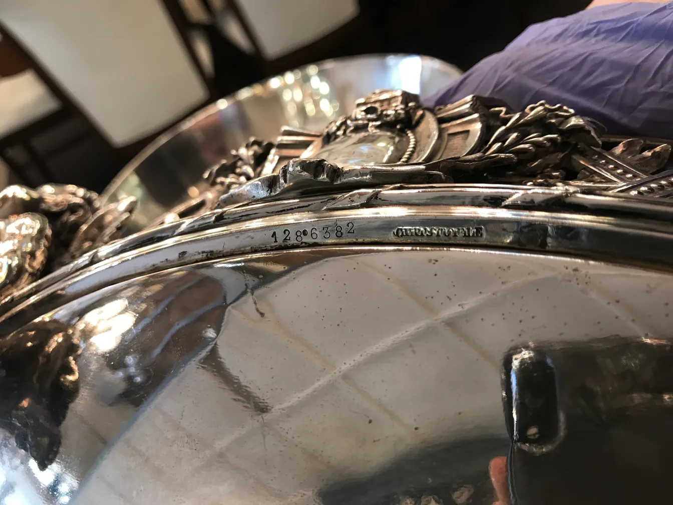 प्राचीन केंद्र बनाने के लिए Christofle की सजावट