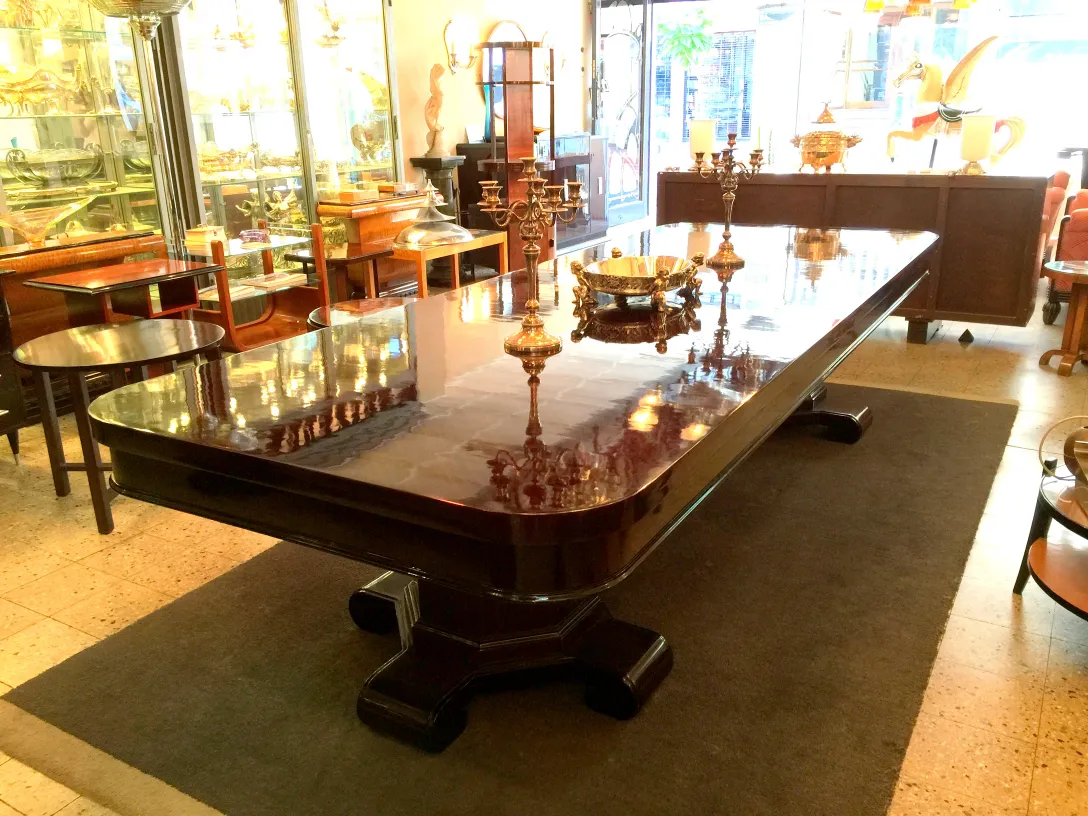 centrotavola antico christofle in una sala da pranzo elegante